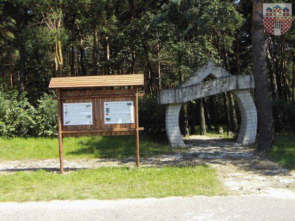 : Na fot. Nowe oznaczenie cmentarza w Kotowicach.